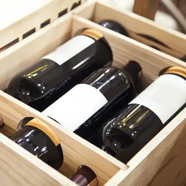 Weinkisten mit Guillotinen