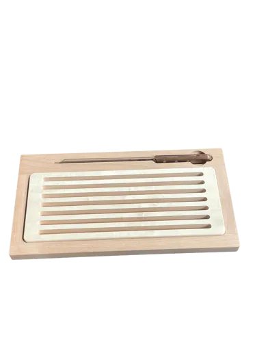 2530_Brotschneidebrett Buchenholz mit Victorinox Messer.PNG